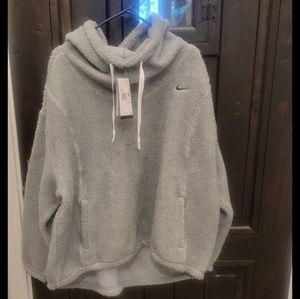 Nike therma-fit pullover hoodie with hood.